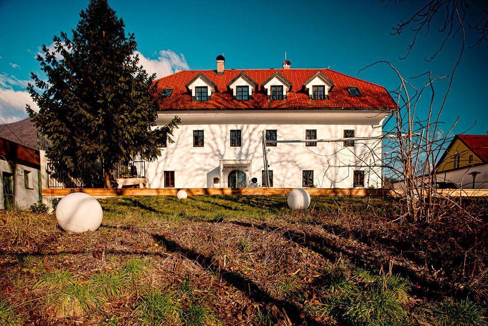 Dvor Tacen 4*
