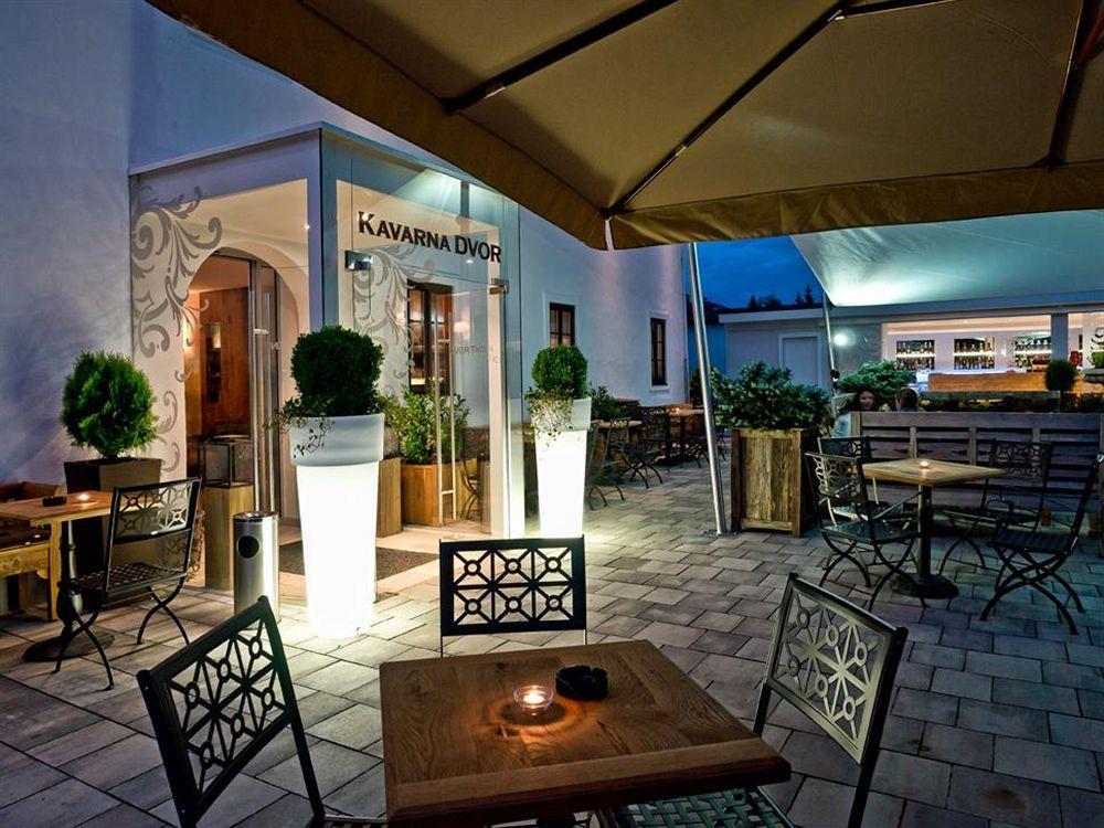 Dvor Tacen Bed & Breakfast
