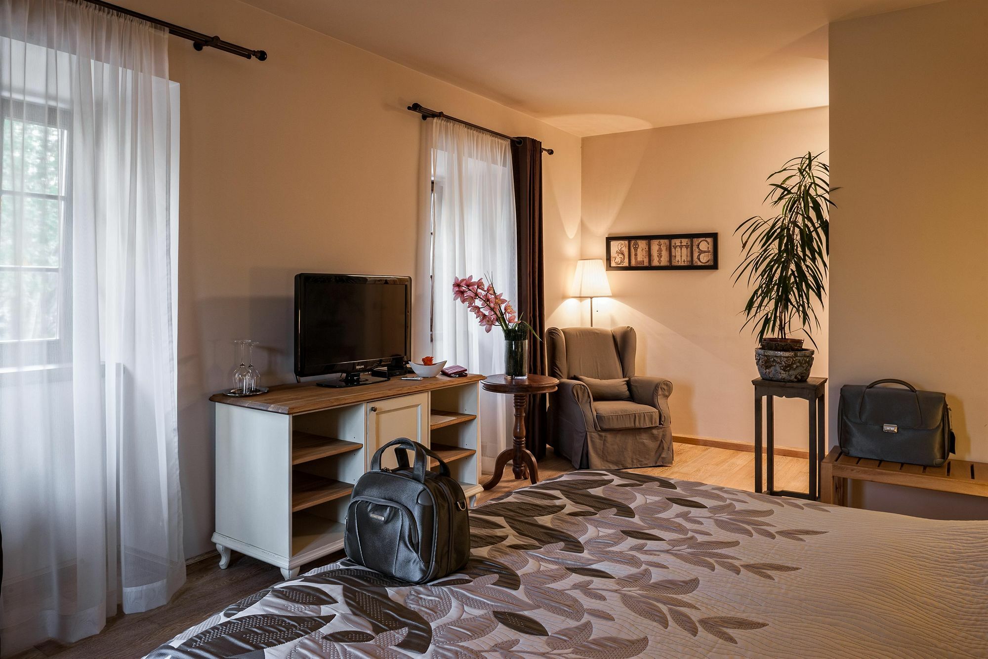 Dvor Tacen Bed & Breakfast 4*