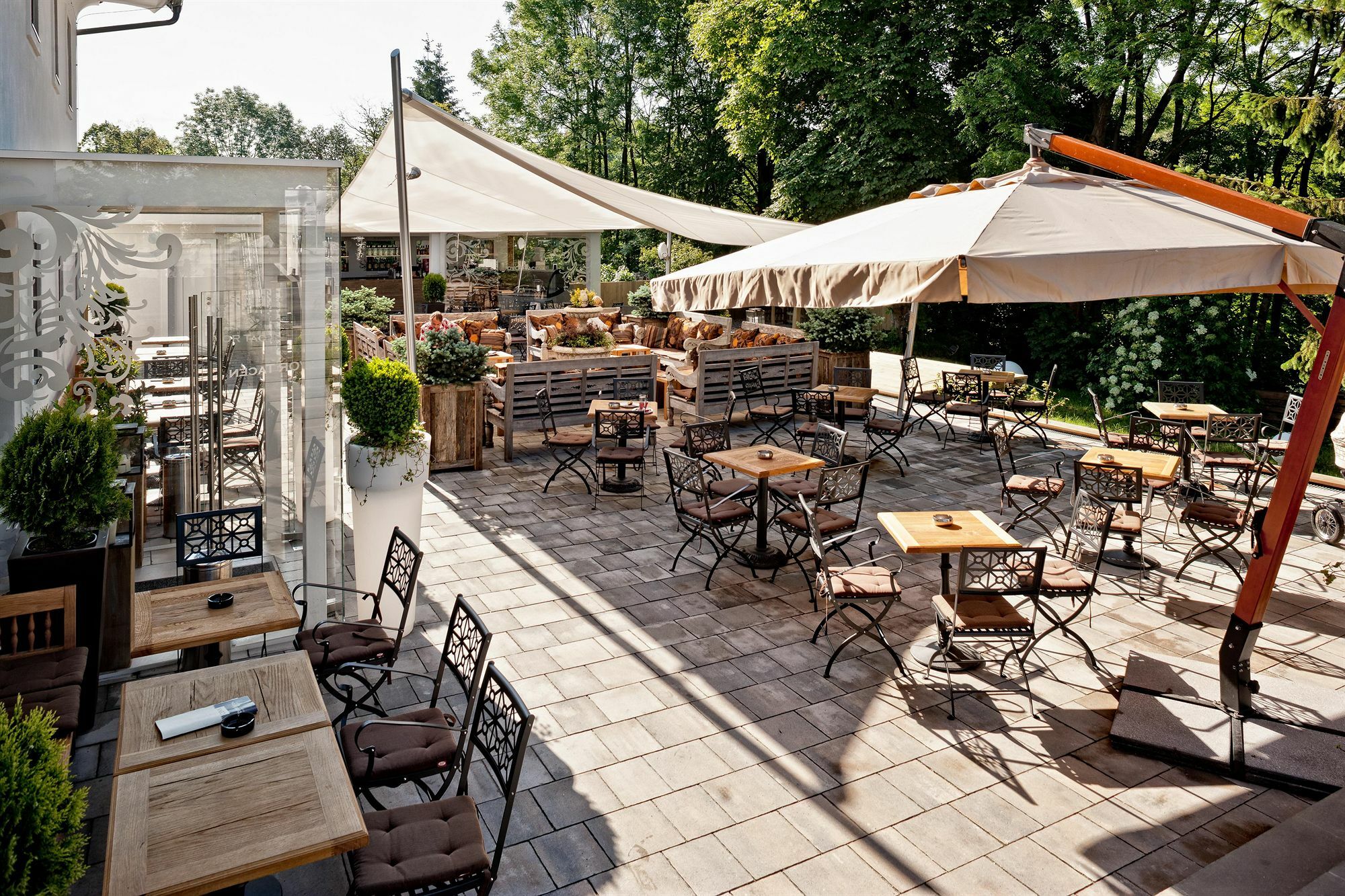 Dvor Tacen Bed & Breakfast 4*
